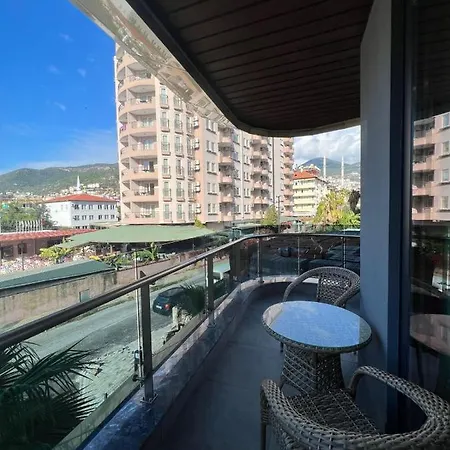 Apartmán Merkezde Uzun Kisa Donem Kiralik Daire *
